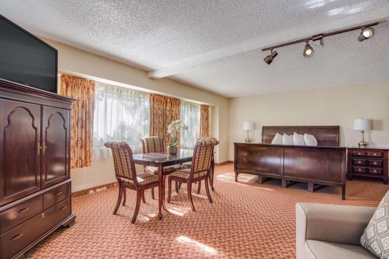 Hotel Surestay By Western Airport